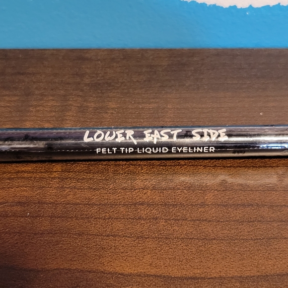 LES Beauty Felt Tip Liquid Eyeliner - Picture 3 of 7